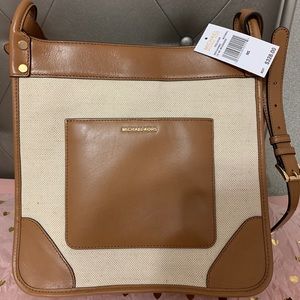 ✨NWT MK MESSENGER BAG✨